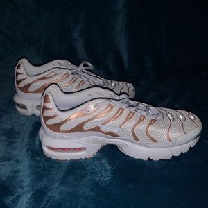 Nike Air Max Plus TN gs Platinum Grey/Gold 5.5Y